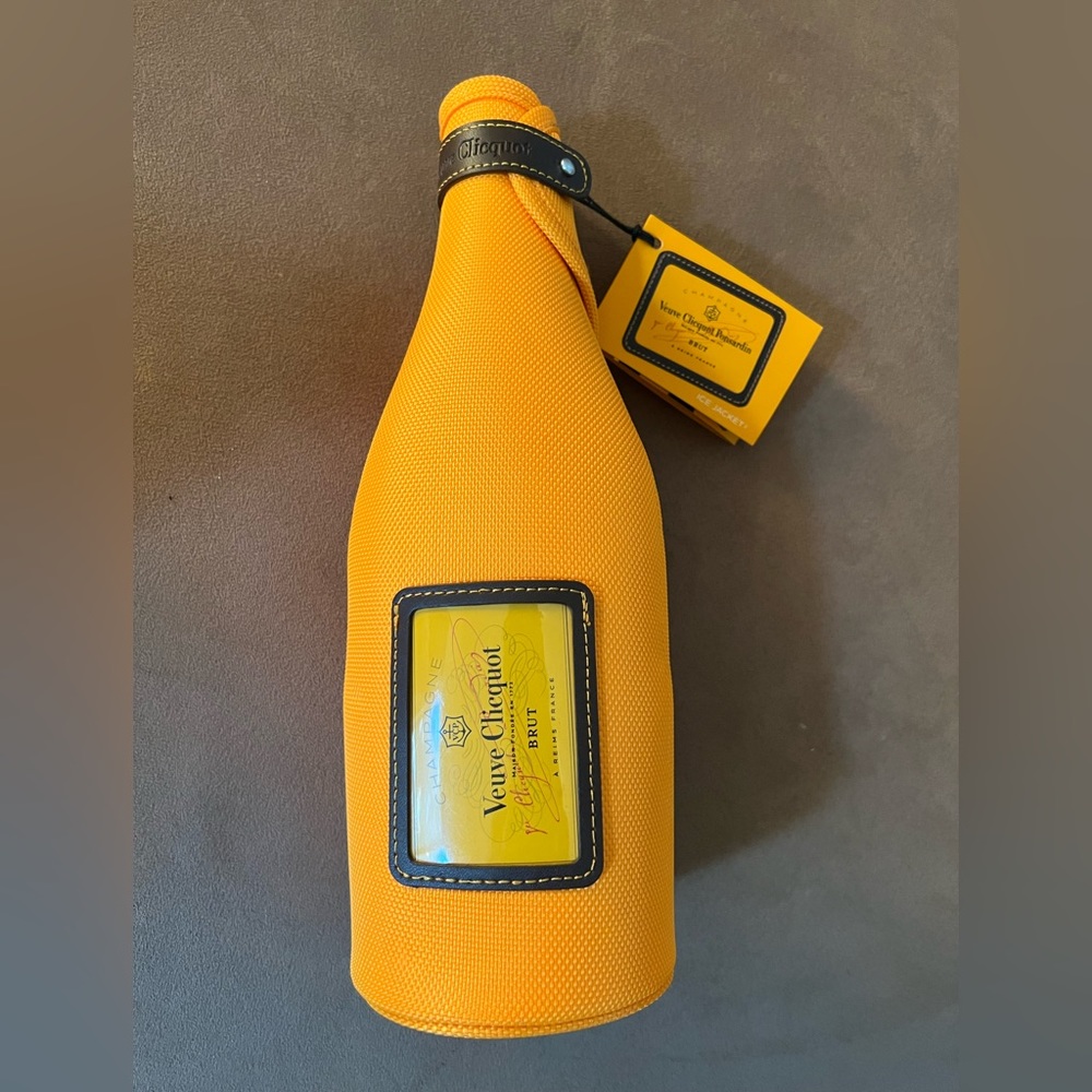 Veuve Clicquot Insulated Ice Jacket- New with Tags - Picture 3 of 14